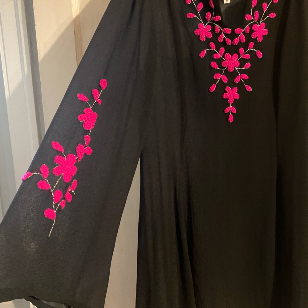 Beautiful Sheer Long Top by Roja Size Medium - Picture 2 of 5